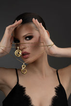 Laden Sie das Bild in den Galerie-Viewer, Coiled Ouroboros, large pendant necklace