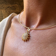 Laden Sie das Bild in den Galerie-Viewer, Eternal Sunshine, torque necklace