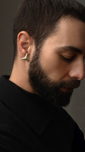 Laden Sie das Bild in den Galerie-Viewer, Three pointed star, large diamond ear cuff